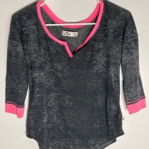 Hollister Gray and Pink Top with V-Neck and 3/4 Sleeves